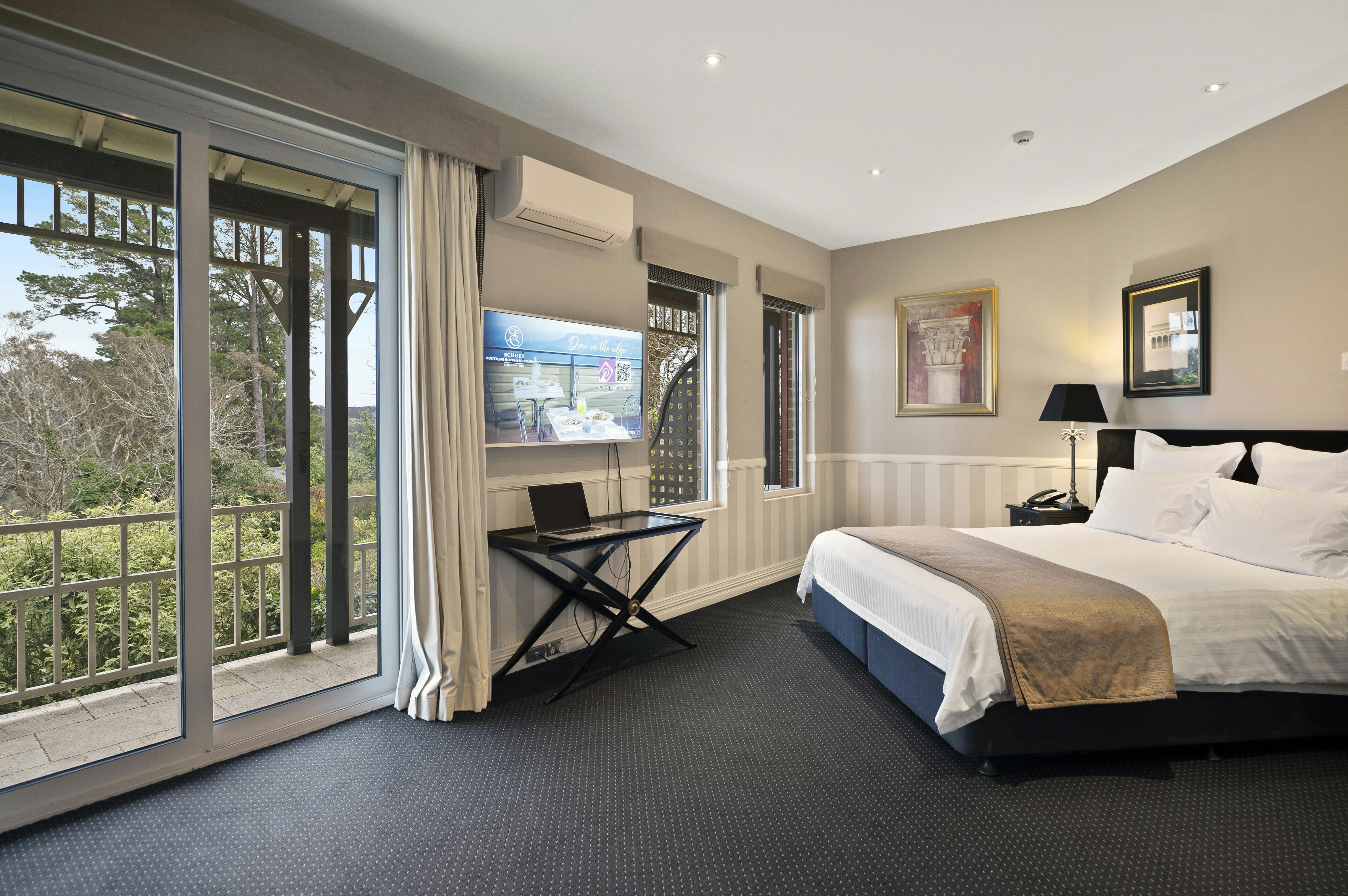 Cliff View Room with Balcony 607